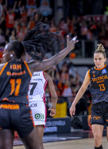 Un coral Valencia Basket es el primer finalista de Copa (72-82)
