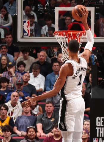 NBA: San Antonio Spurs (136-111) Miami Heat | Victor Wembanyama lidera la victoria y asegura el título de la División Southwest