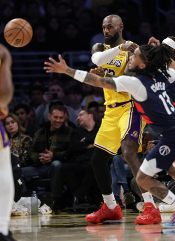 NBA: LeBron James firma un triple-doble y guía a los Lakers ante Wizards sin Doncic (120-101)