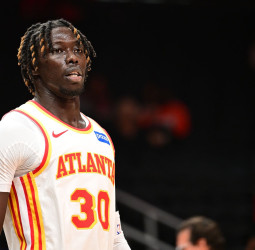 El futuro de Eli John Ndiaye vuelve a abrirse tras su paso por la NBA