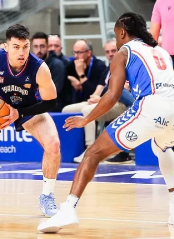 Primera FEB: Monbus Obradoiro se impone al HLA Alicante (80-103) tras un último cuarto decisivo