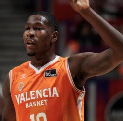 Valencia Basket asegura la continuidad de Omari Moore para la próxima temporada