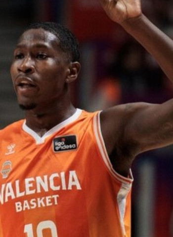 Valencia Basket asegura la continuidad de Omari Moore para la próxima temporada