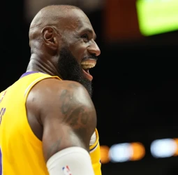 NBA: LeBron James establece el récord histórico de partidos de temporada regular con 1.612