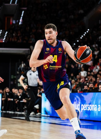 Valencia Basket confirma el mal estado de forma cayendo en el Roig Arena ante un FC Barcelona con bajas (62-66)