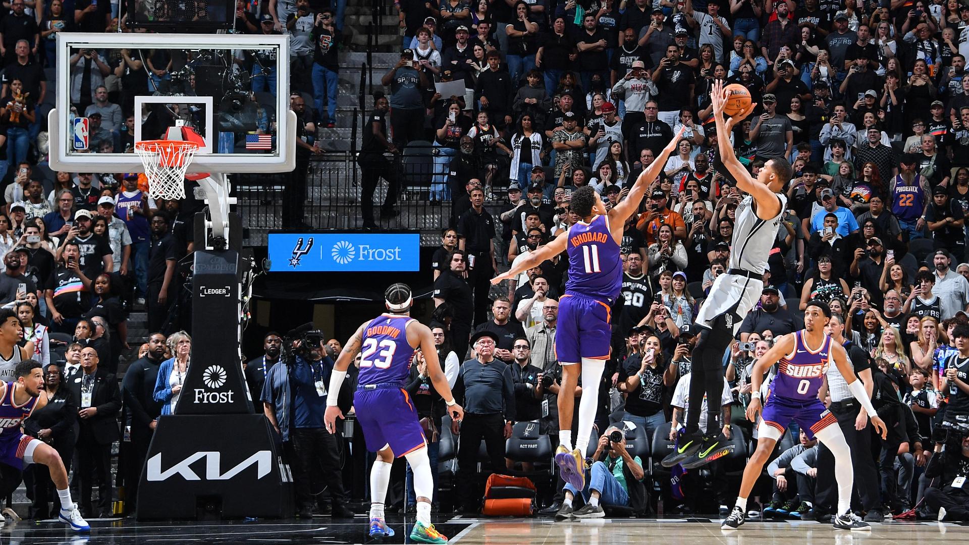 NBA: Victor Wembanyama decide sobre la bocina (101-100) y mete a San Antonio Spurs en playoffs tras seis años