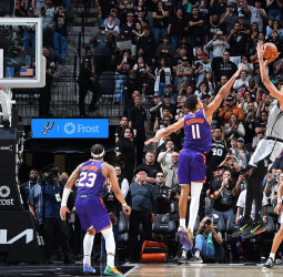NBA: Victor Wembanyama decide sobre la bocina (101-100) y mete a San Antonio Spurs en playoffs tras seis años
