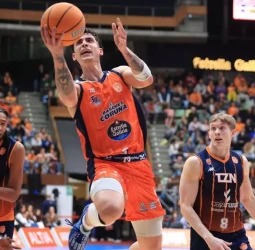 Primera FEB: Leyma Básquet Coruña arrolla a Tizona Burgos (105-84) en el Coliseum