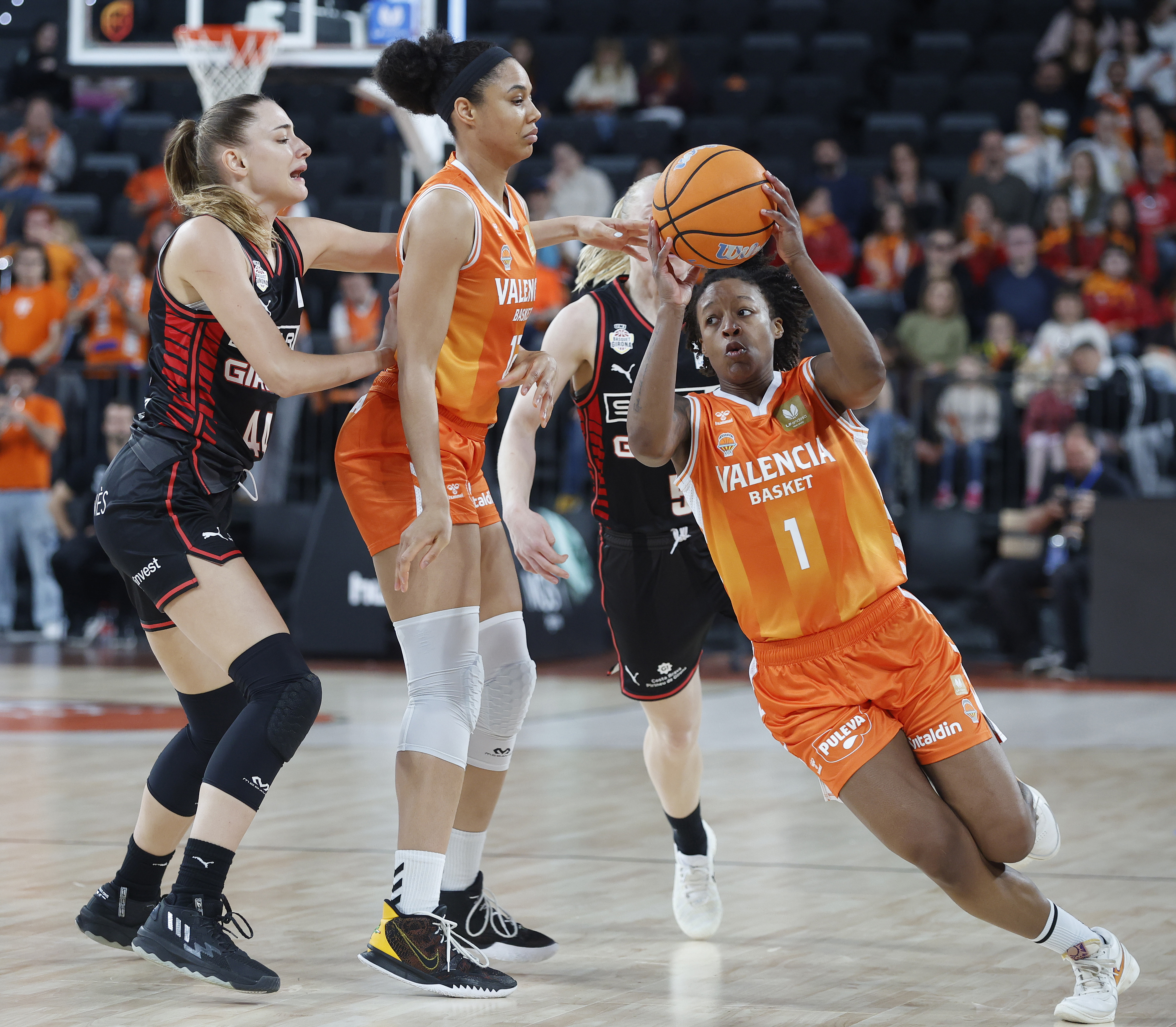 Valencia Basket no puede ante un gran Spar Girona en un final caótico (71-74)