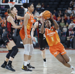 Valencia Basket no puede ante un gran Spar Girona en un final caótico (71-74)