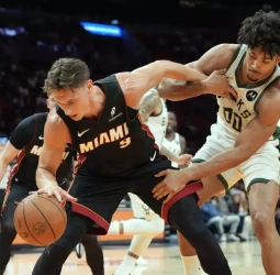 NBA: Pelle Larsson lidera a Miami Heat ante Milwaukee Bucks (112-105) y extiende la racha a siete victorias