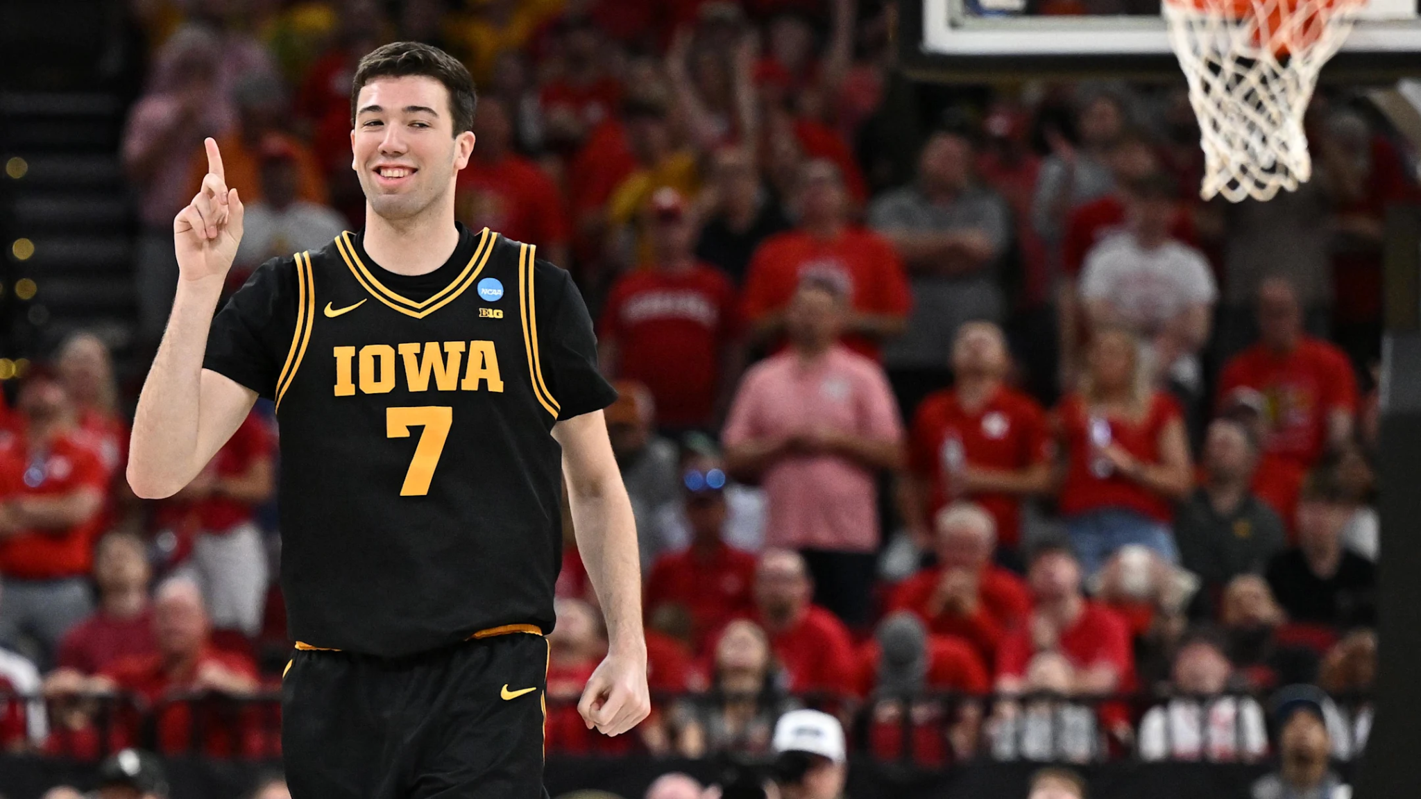 NCAA March Madness: Folgueiras guía a Iowa hasta el Elite Eight