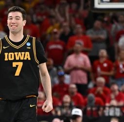 NCAA March Madness: Folgueiras guía a Iowa hasta el Elite Eight