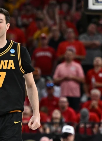 NCAA March Madness: Folgueiras guía a Iowa hasta el Elite Eight