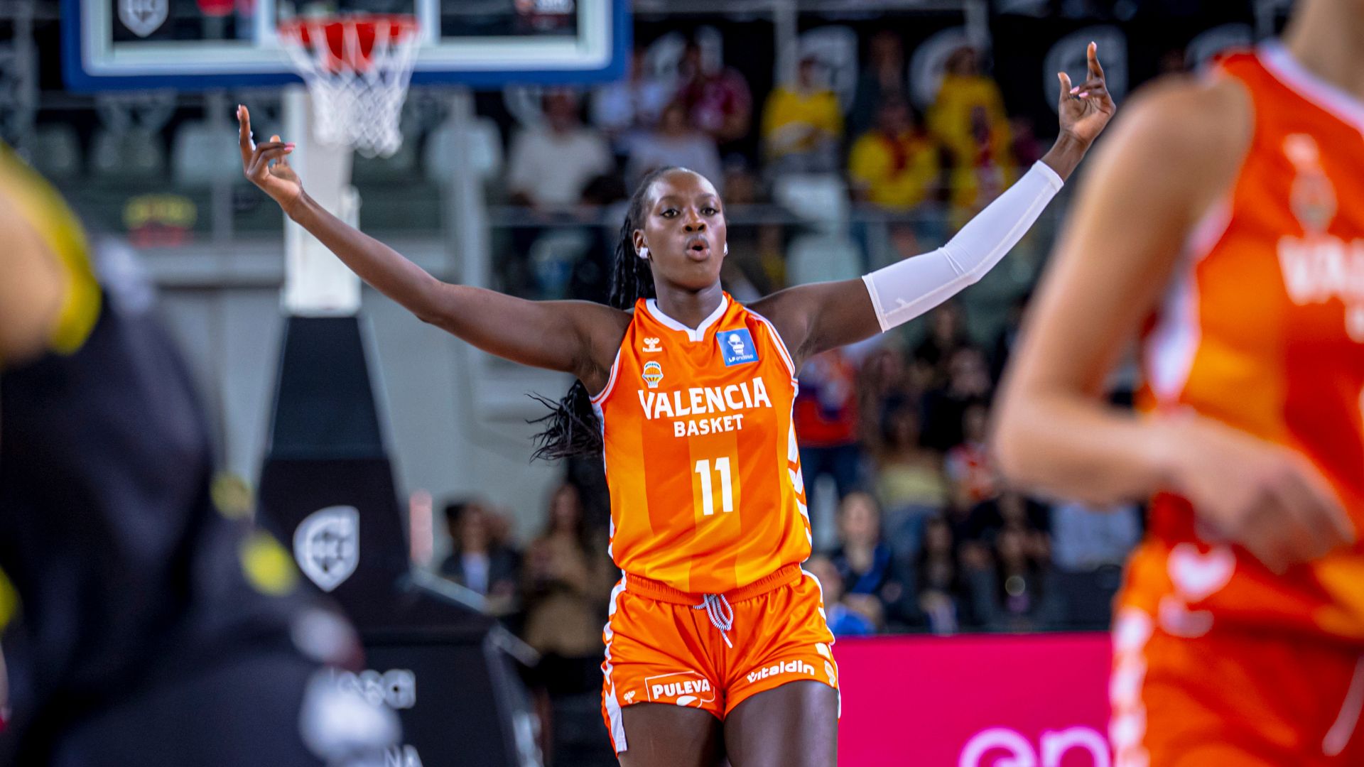 Un coral Valencia Basket sabe sufrir y se proclama Campeón de la Copa de la Reina (70-65)
