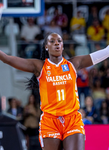 Un coral Valencia Basket sabe sufrir y se proclama Campeón de la Copa de la Reina (70-65)