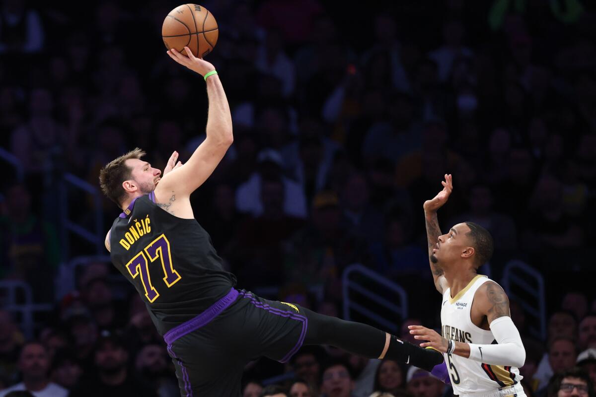 NBA: Los Angeles Lakers (110-101) New Orleans Pelicans | Luka Dončić lidera la remontada con un doble-doble