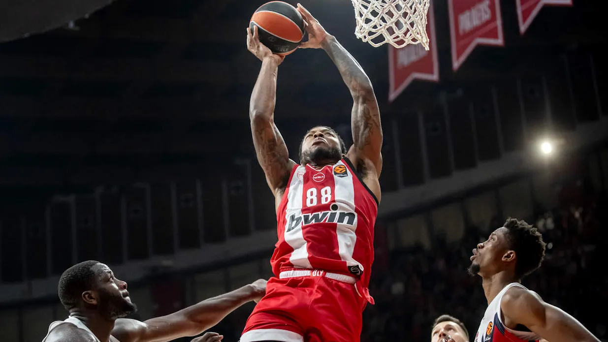 EuroLeague: Olympiacos supera a Baskonia (90-80) con el liderazgo de Sasha Vezenkov y Nikola Milutinov