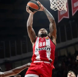EuroLeague: Olympiacos supera a Baskonia (90-80) con el liderazgo de Sasha Vezenkov y Nikola Milutinov