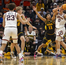 NCAA March Madness: Illinois elimina a Iowa y pone fin al sueño de Álvaro Folgueiras rumbo a la Final Four