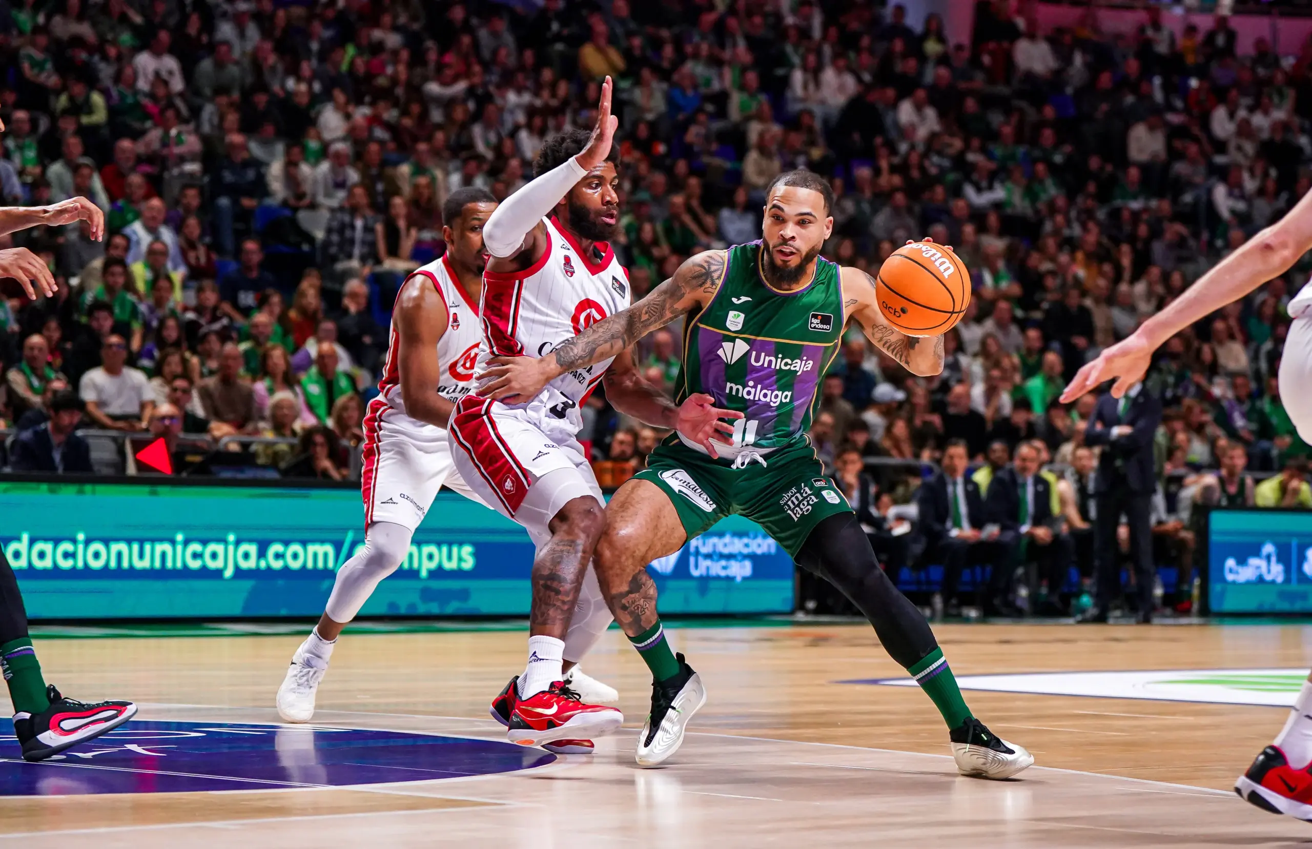 El Unicaja, de tres en tres ante Casademont Zaragoza (112-89)