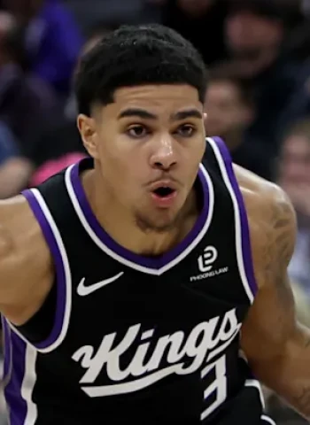 NBA: Sacramento Kings firman a Killian Hayes por dos temporadas tras su contrato temporal
