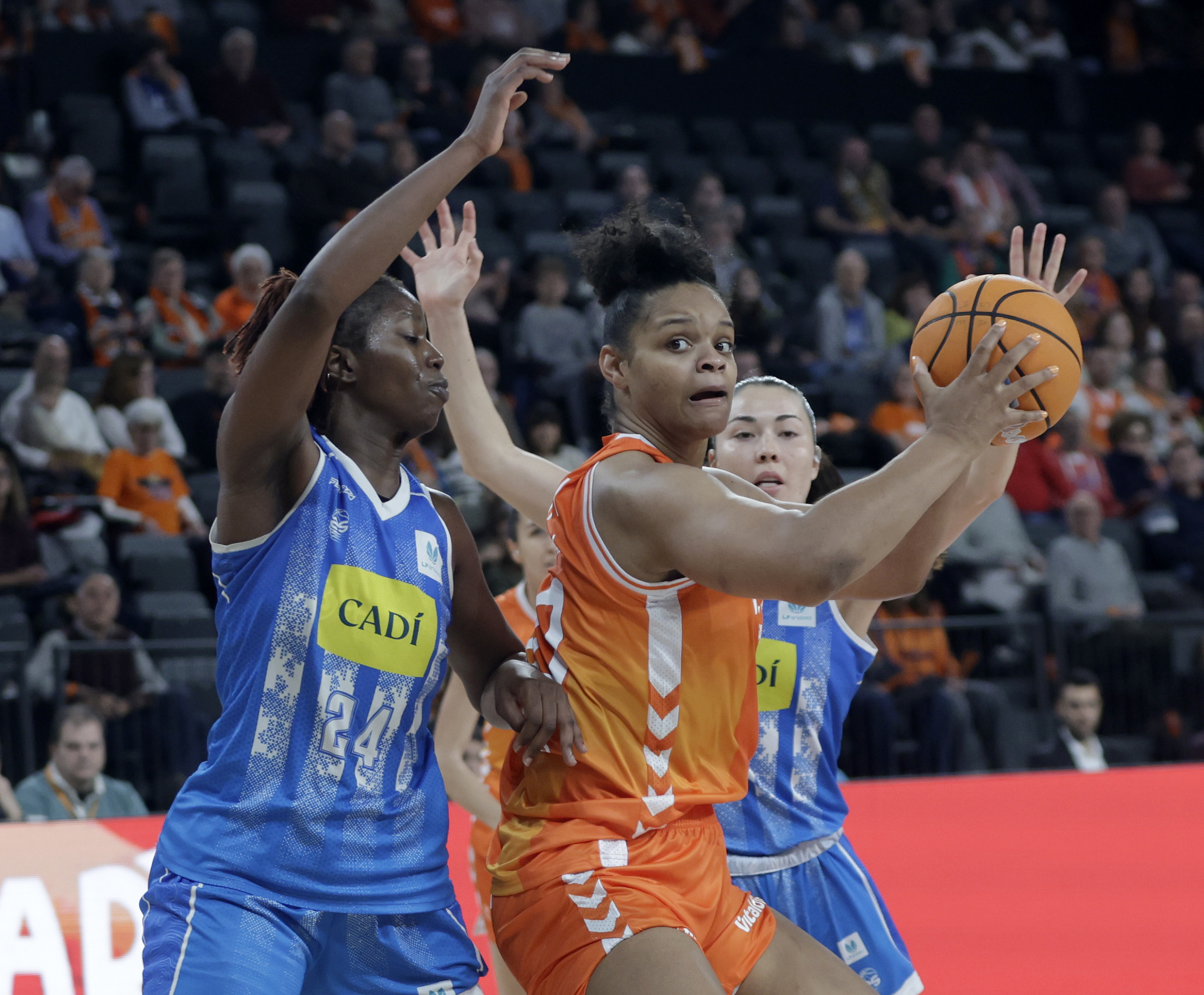 Valencia Basket vence contundentemente a Cadi La Seu en el debut de Hillsman (77-44)