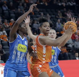 Valencia Basket vence contundentemente a Cadi La Seu en el debut de Hillsman (77-44)