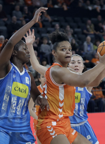 Valencia Basket vence contundentemente a Cadi La Seu en el debut de Hillsman (77-44)