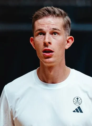 EuroLeague: Paris Basketball nombra a Julius Thomas entrenador interino tras la salida de Tabellini