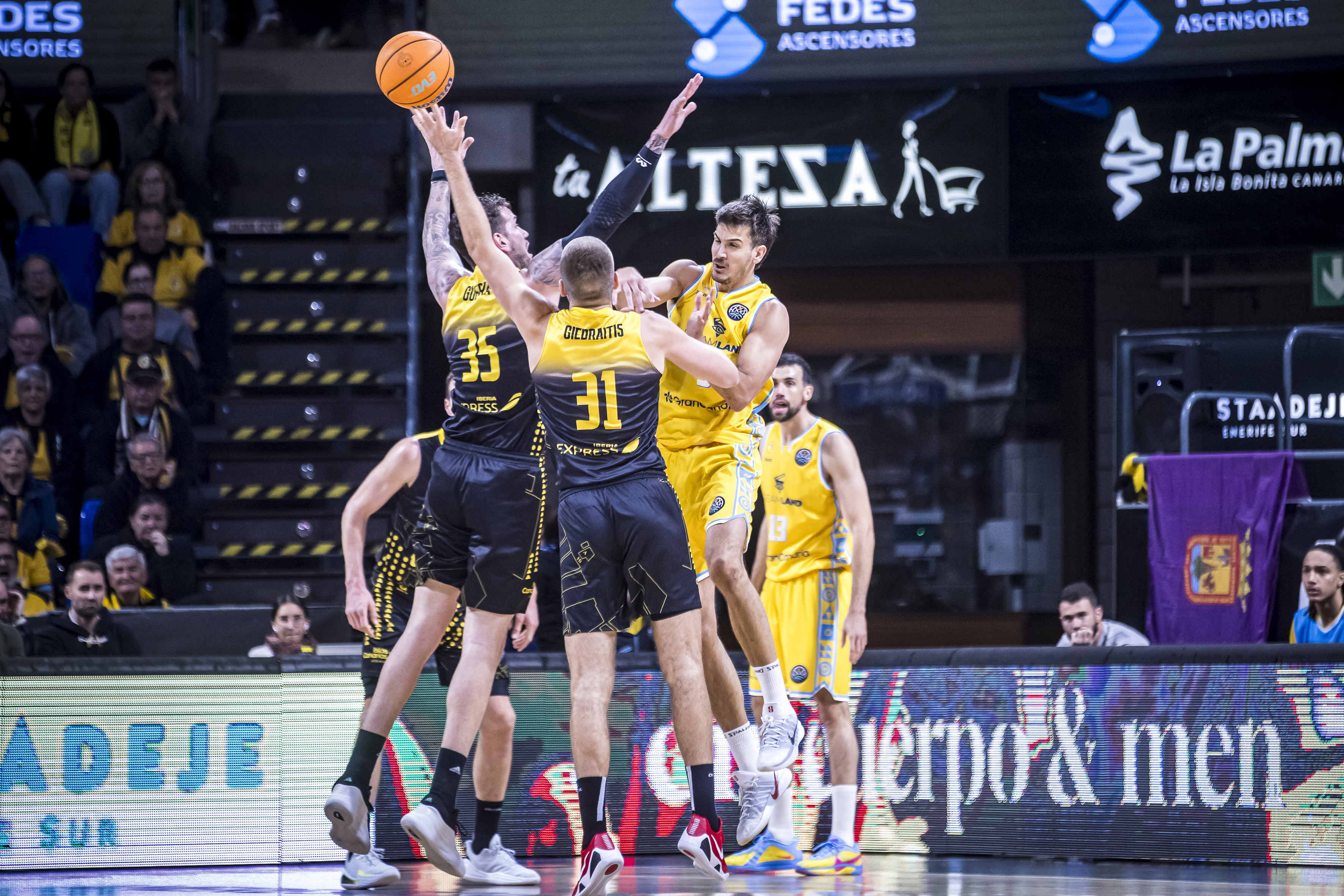 BCL: La Laguna Tenerife (79-76) Dreamland Gran Canaria | Huertas lidera el derbi y sella el liderato del grupo