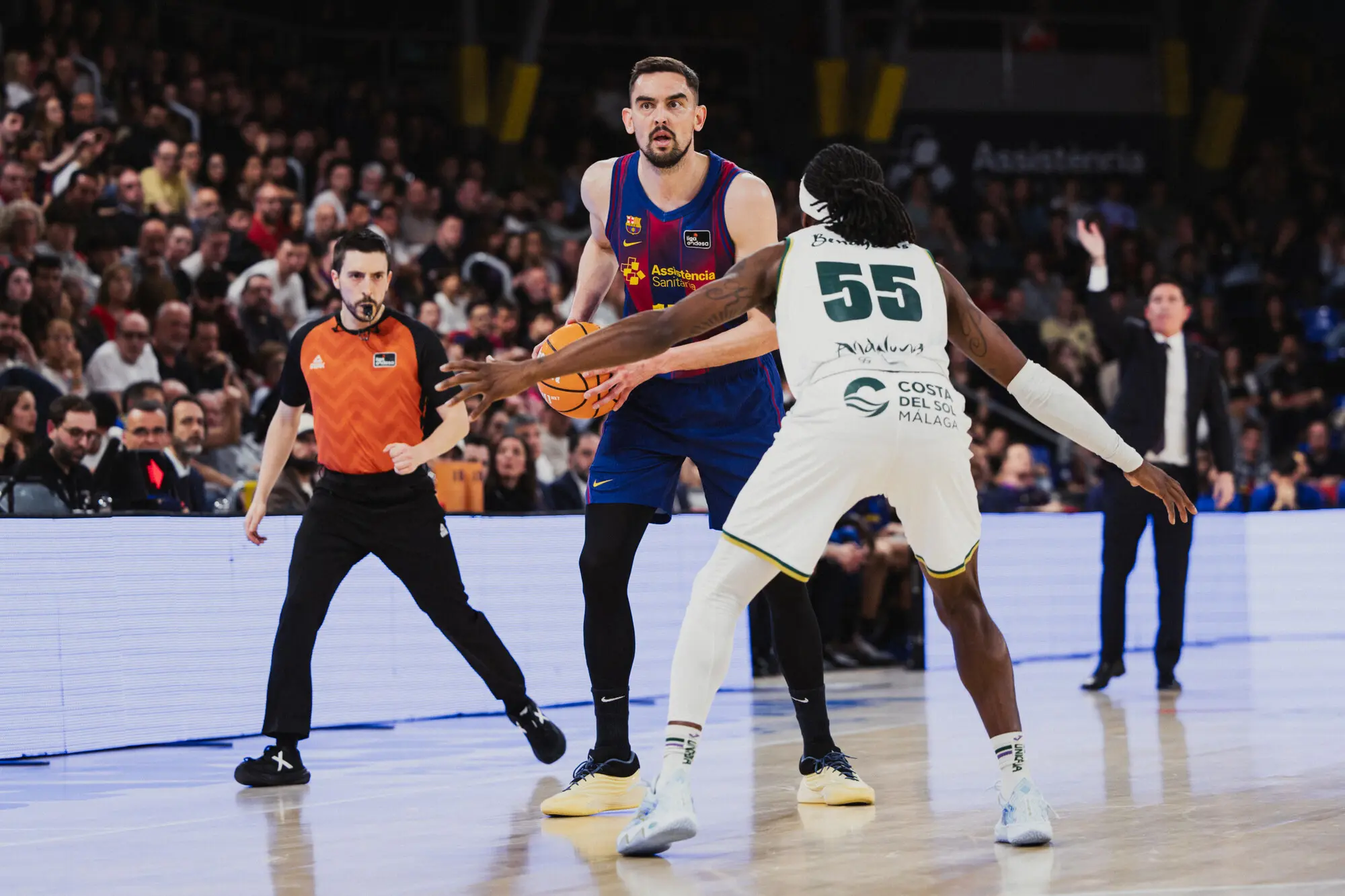 El Barça convence en casa y gana a Unicaja (97-91)
