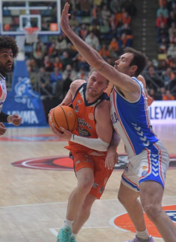 Primera FEB: el Leyma Coruña supera a un exigente Alicante (83-74)