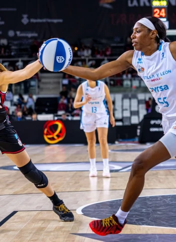 Un excelso Perfumerías Avenida atropella a Spar Girona y se convierte en el último semifinalista (53-76)