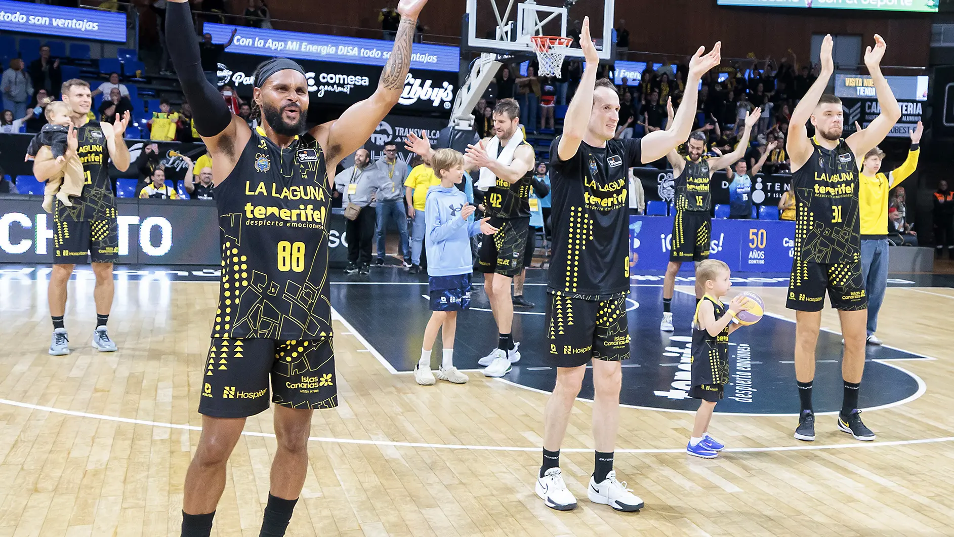 Marcelinho lidera el espectáculo en el Santiago Martín (99-76)