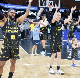 Marcelinho lidera el espectáculo en el Santiago Martín (99-76)