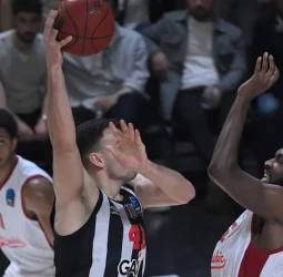 EuroCup: Beşiktaş GAİN remonta ante Bahçeşehir Koleji con un gran Jonah Mathews y toma ventaja en semifinales (91-72)