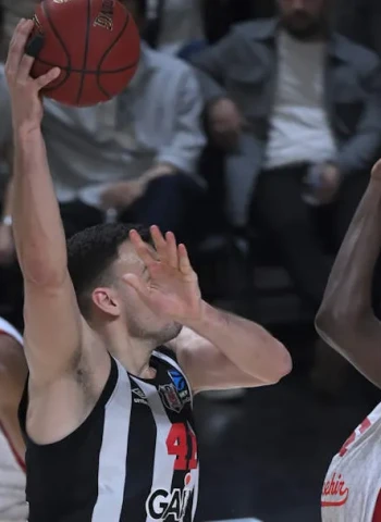 EuroCup: Beşiktaş GAİN remonta ante Bahçeşehir Koleji con un gran Jonah Mathews y toma ventaja en semifinales (91-72)