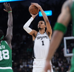 NBA: Victor Wembanyama lidera a los San Antonio Spurs ante los Boston Celtics (125-116) con 39 puntos y ocho triples