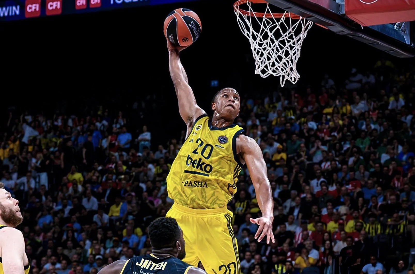 EuroLeague: Olimpia Milano sigue de cerca a Devon Hall