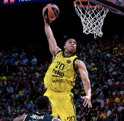 EuroLeague: Olimpia Milano sigue de cerca a Devon Hall
