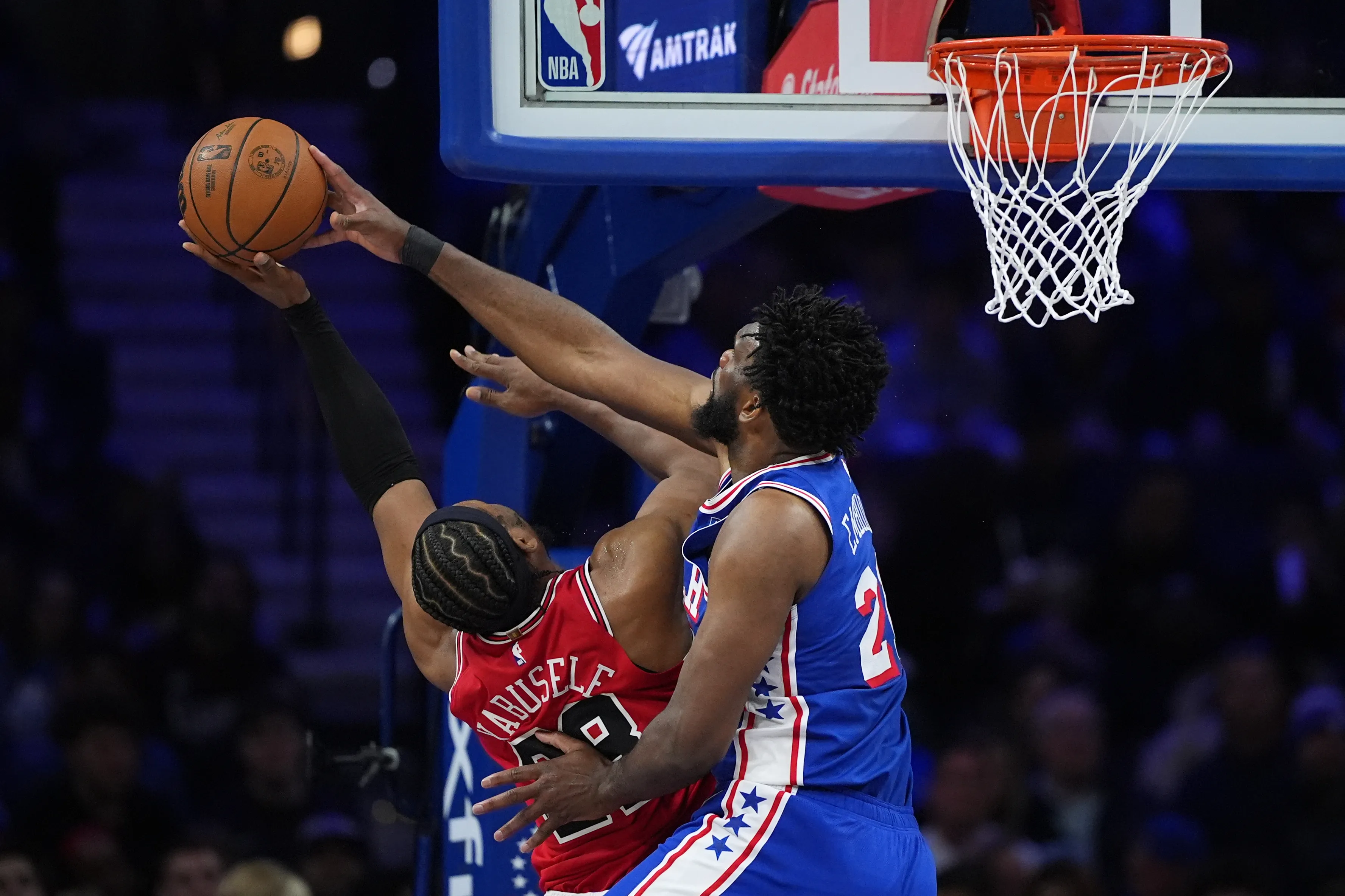 NBA: Jokic roza el 20-20-20, Dončić firma 43 puntos y los Celtics frenan al líder Thunder
