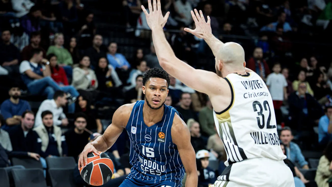 EuroLeague: Anadolu Efes (88-91) ASVEL Villeurbanne | Braian Angola decide un duelo dramático en Estambul