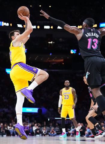 NBA: Luka Dončić desata 60 puntos y los Angeles Lakers encadenan su 8ª victoria (134-126) ante Miami Heat