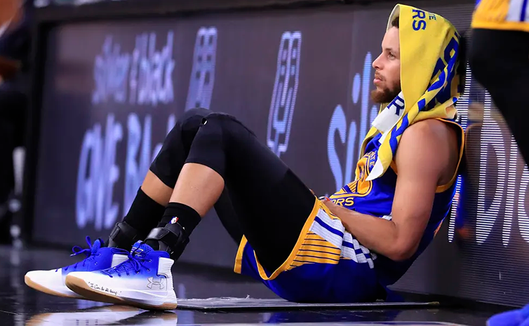 NBA: crece el miedo en los Warriors por la lesión de Stephen Curry y su posible ausencia en los playoffs