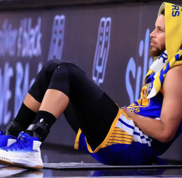 NBA: crece el miedo en los Warriors por la lesión de Stephen Curry y su posible ausencia en los playoffs
