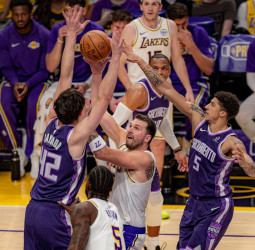 NBA: Angeles Lakers (128-104) Sacramento Kings | Luka Dončić y LeBron James sellan un fin de semana perfecto en casa