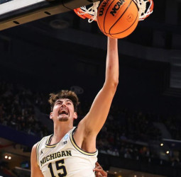 Aday Mara irrumpe en el March Madness con autoridad y marca territorio desde el salto inicial