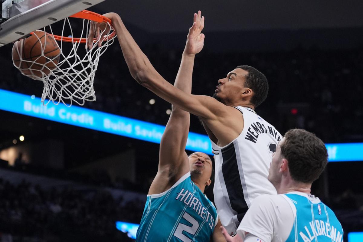 NBA: Victor Wembanyama regresa con 32 puntos y guía a los San Antonio Spurs ante Charlotte Hornets (115-102)