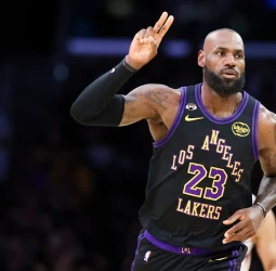 NBA: LeBron James lidera a Los Angeles Lakers ante Phoenix Suns y asegura ventaja de campo en playoffs (101-73)